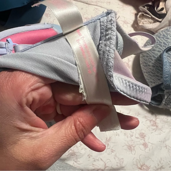 Bundle of Victoria secret bras - Picture 8 of 8